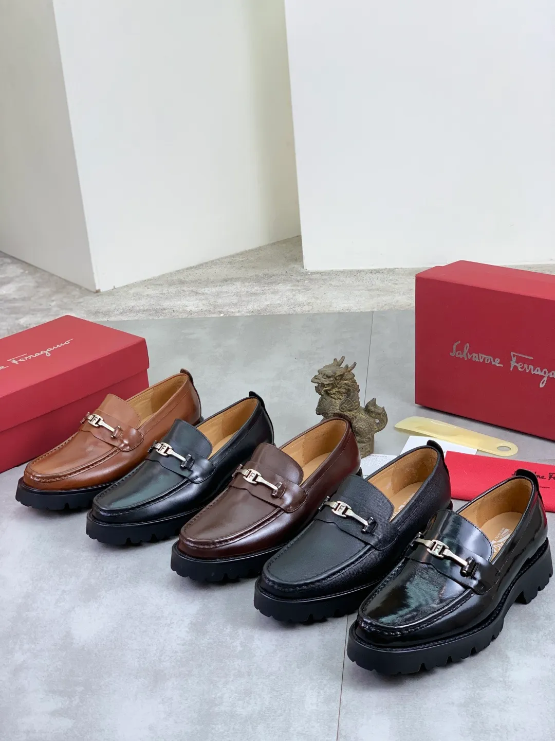 Men's Men's Shoes 💰P480💰[New Style] Water-dyed Niuli 🆘[Salvatore Ferragamo] Ferragamo's latest casual business leather shoes for men! Listed simultaneously! The fabric is made of specially imported original calfskin, and the interior is made of imported water-dyed cowhide. It is absolutely luxurious and leads the fashion trend. Matching code: 38-44 (45 and 46 can be customized) Multiple colors available